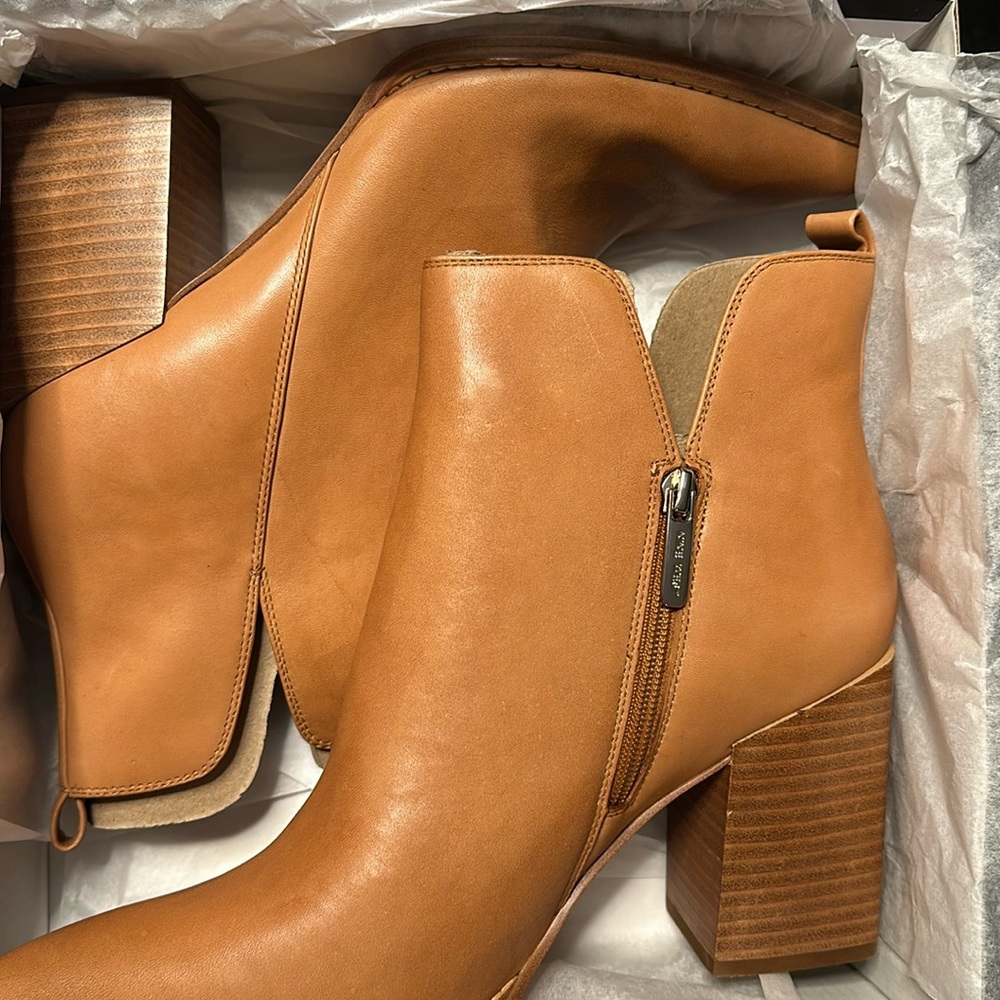 Nine West Birds Leather Pointed Toe Boots Size 11M — never worn.
